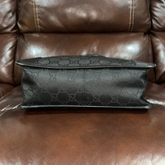 🔥🔥🔥Authentic Gucci Black Signature Satchel Handbag
